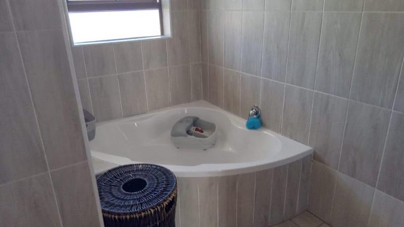 To Let 4 Bedroom Property for Rent in Ladybrand Free State